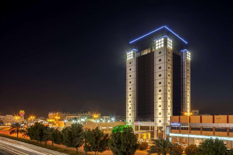 Al Ahsa Grand Serviced Apartment Al-Hofuf Exterior photo The hotel at night