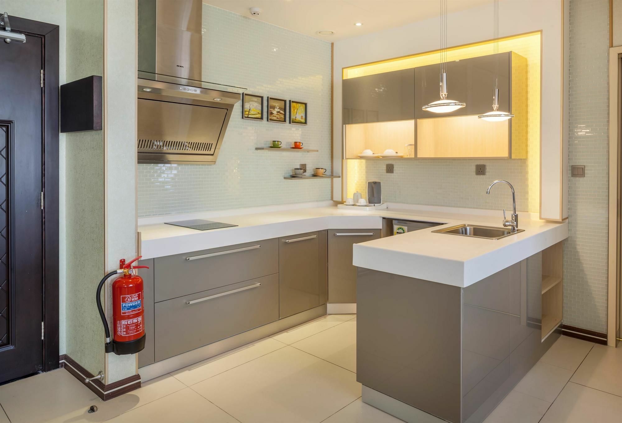 Al Ahsa Grand Serviced Apartment Al-Hofuf Exterior photo A modern kitchen