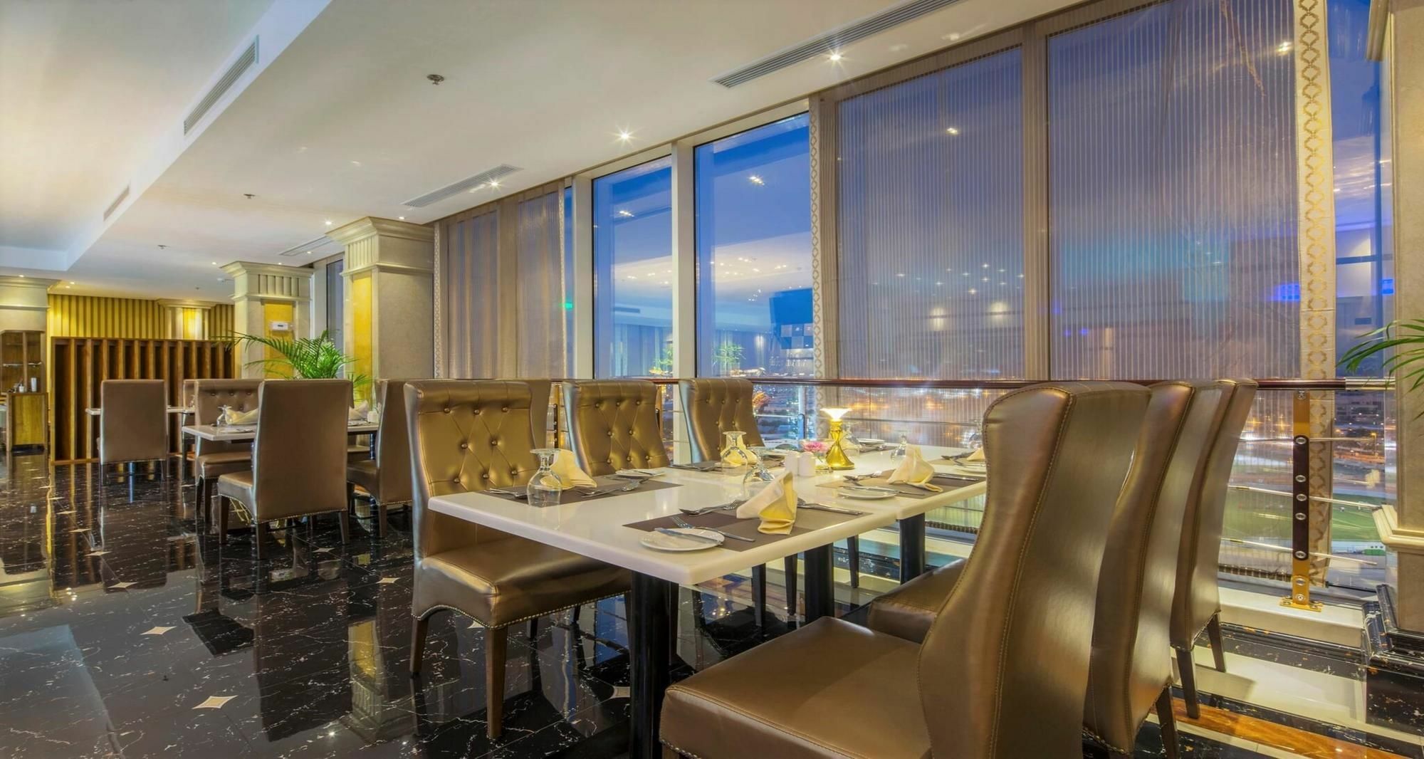 Al Ahsa Grand Serviced Apartment Al-Hofuf Exterior photo The 360° Restaurant