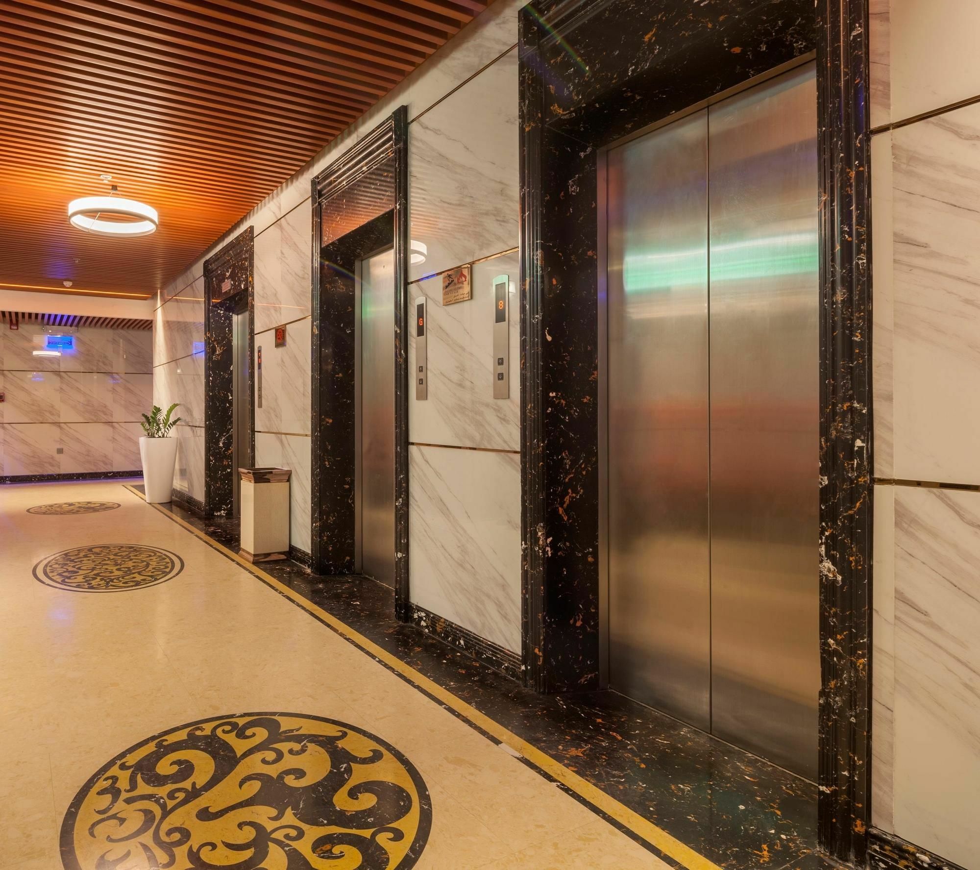 Al Ahsa Grand Serviced Apartment Al-Hofuf Exterior photo Elevators at the hotel