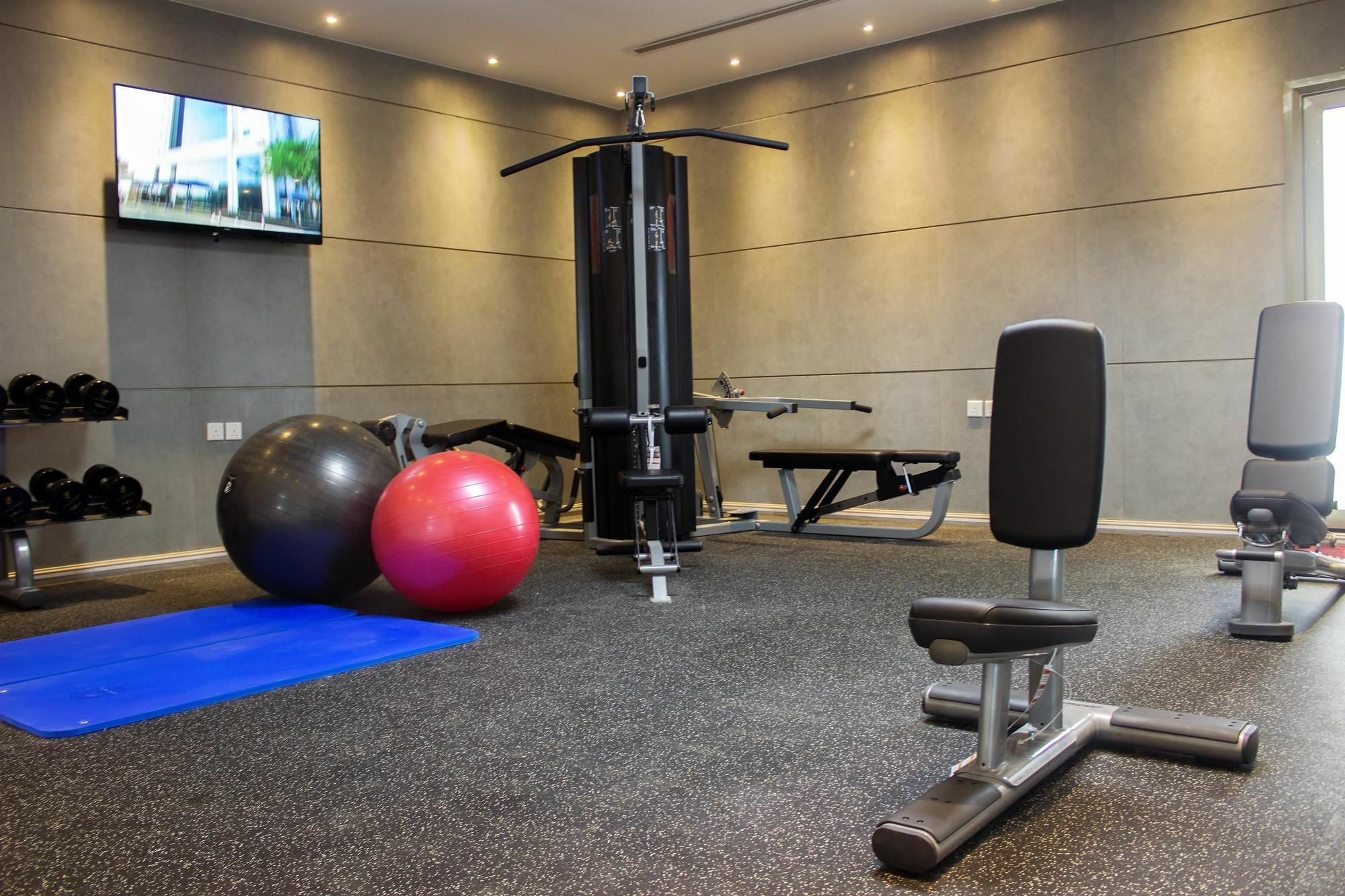 Al Ahsa Grand Serviced Apartment Al-Hofuf Exterior photo A typical gym